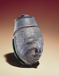 Klokke fra Mexicos vestkyst, sen postklassisk periode, ca. 1200-1550 e.Kr. (kobber)